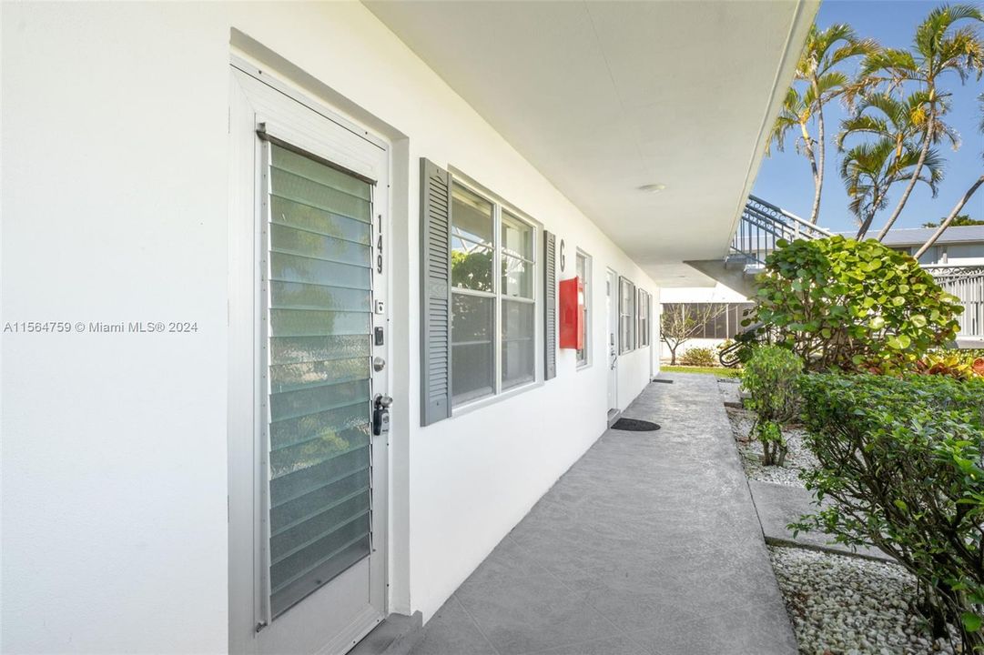 Active With Contract: $130,000 (2 beds, 1 baths, 798 Square Feet)