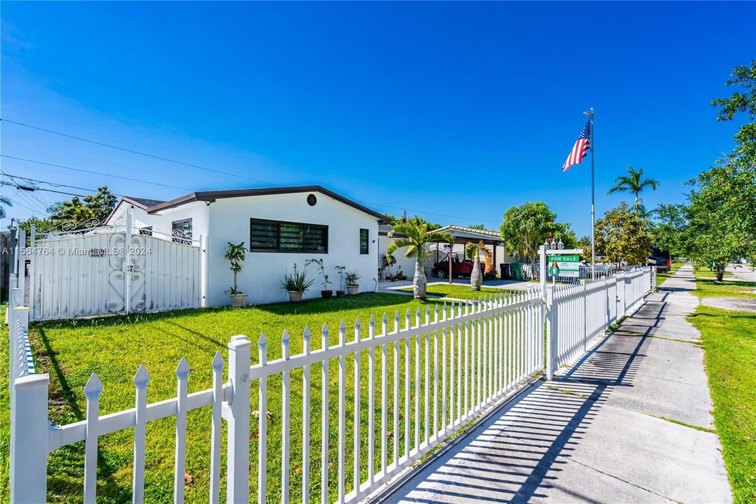 Recently Sold: $710,000 (4 beds, 2 baths, 1548 Square Feet)
