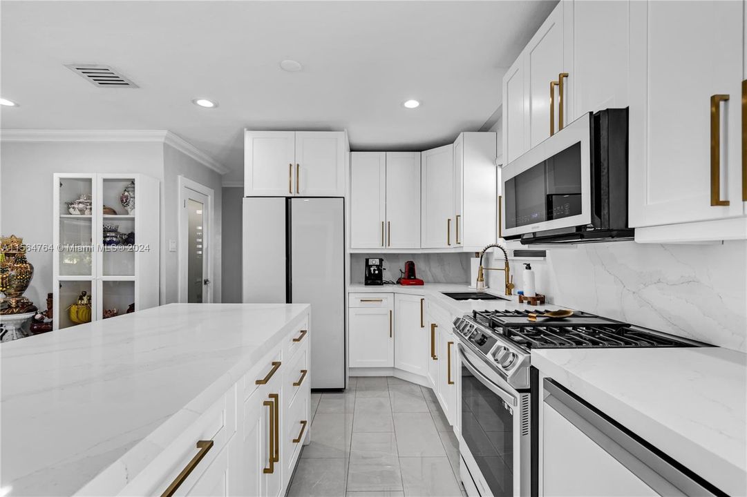 Recently Sold: $710,000 (4 beds, 2 baths, 1548 Square Feet)