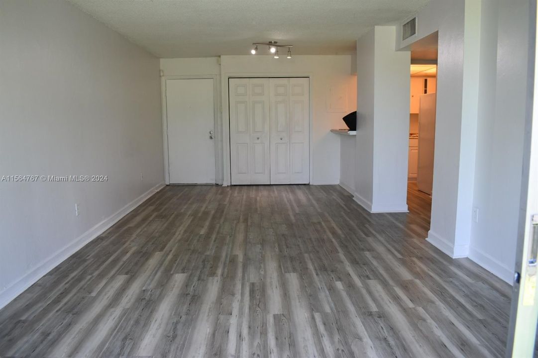 Recently Sold: $229,000 (1 beds, 1 baths, 612 Square Feet)