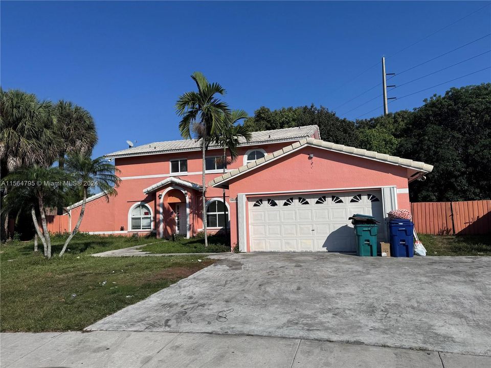 Recently Sold: $750,000 (5 beds, 3 baths, 2545 Square Feet)