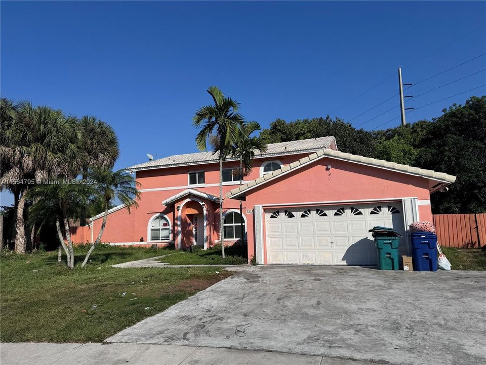 Recently Sold: $750,000 (5 beds, 3 baths, 2545 Square Feet)