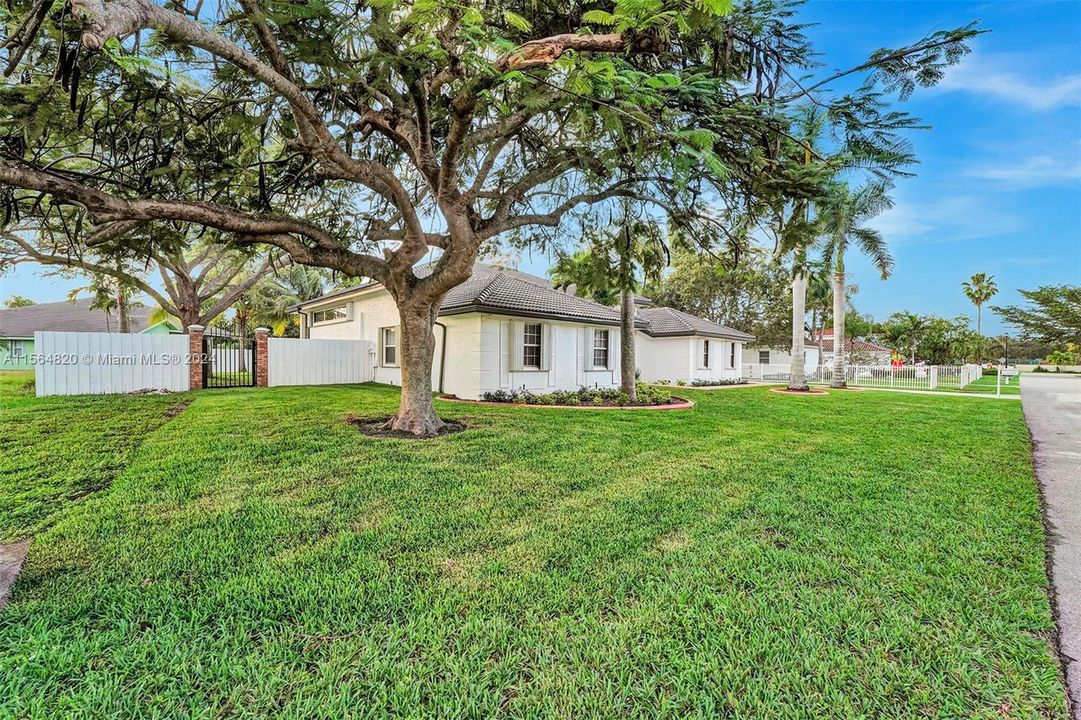 Active With Contract: $5,500 (4 beds, 3 baths, 2786 Square Feet)