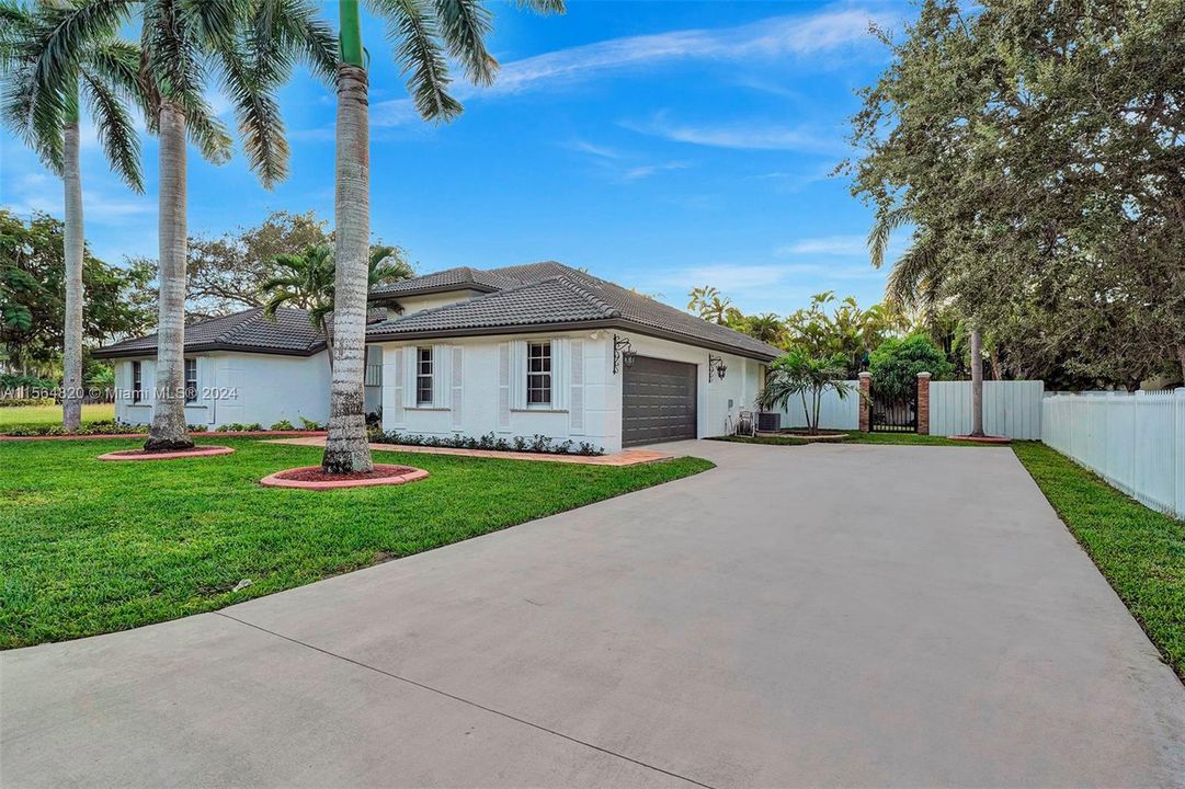 Active With Contract: $5,500 (4 beds, 3 baths, 2786 Square Feet)