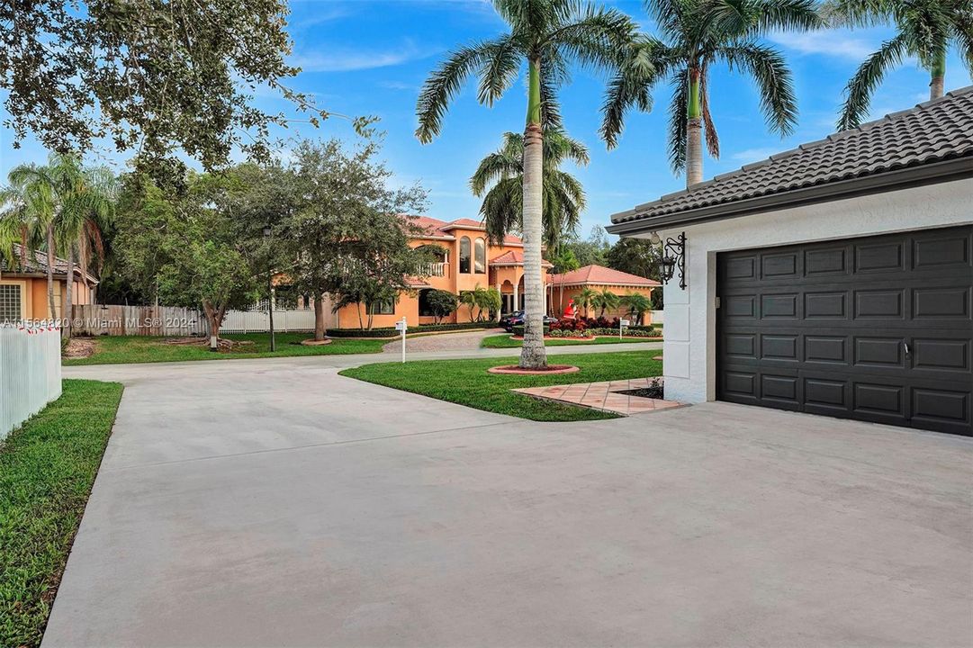 Active With Contract: $5,500 (4 beds, 3 baths, 2786 Square Feet)