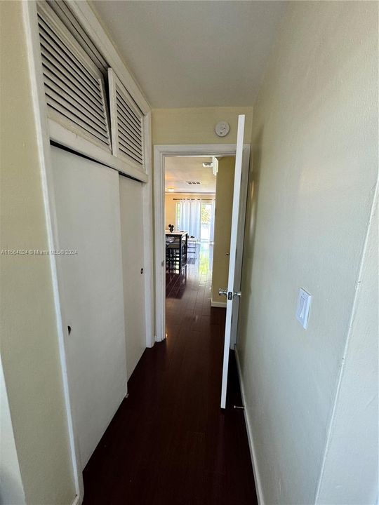 For Sale: $194,500 (1 beds, 1 baths, 635 Square Feet)