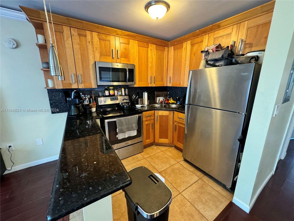 For Sale: $189,900 (1 beds, 1 baths, 635 Square Feet)