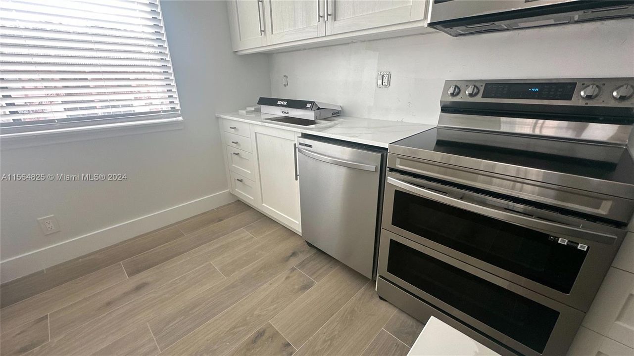 For Sale: $395,000 (2 beds, 2 baths, 1231 Square Feet)