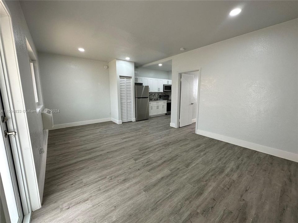 For Sale: $245,000 (1 beds, 1 baths, 550 Square Feet)