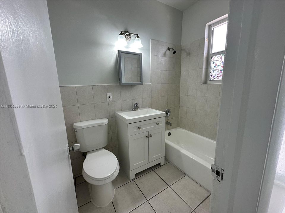 For Sale: $245,000 (1 beds, 1 baths, 550 Square Feet)