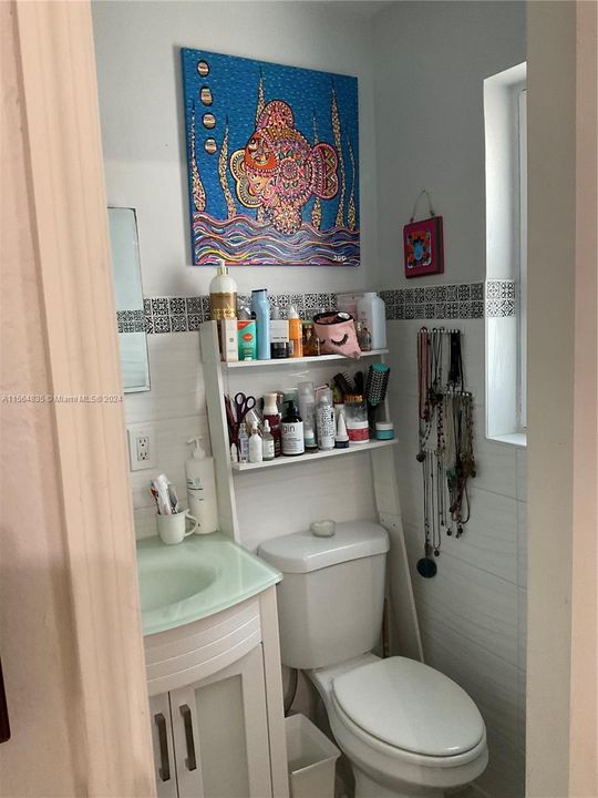 Bedroom Suite Bath with Shower