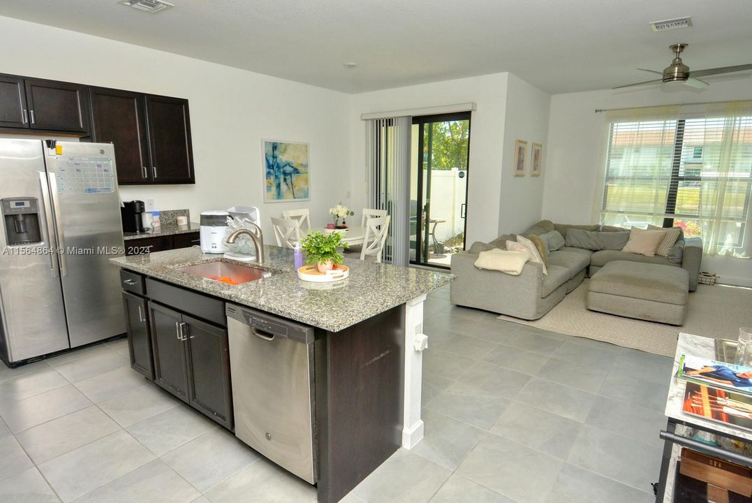 Recently Sold: $449,900 (3 beds, 2 baths, 1746 Square Feet)