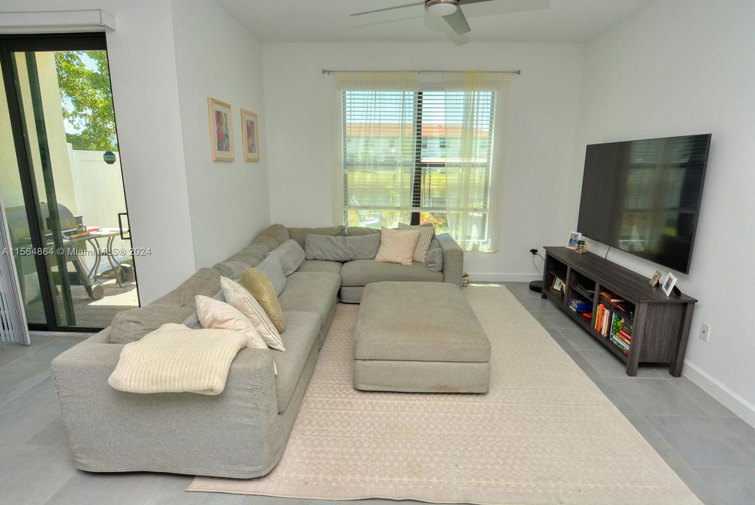 Recently Sold: $449,900 (3 beds, 2 baths, 1746 Square Feet)