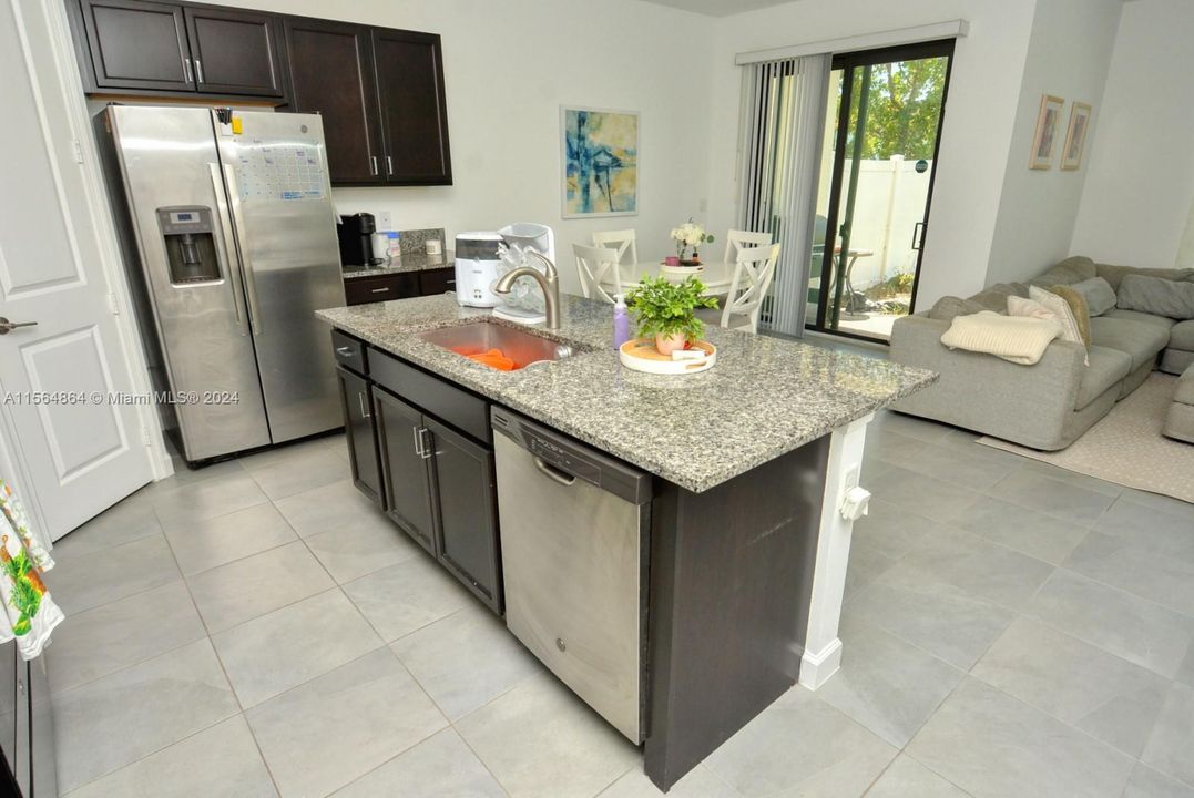 Recently Sold: $449,900 (3 beds, 2 baths, 1746 Square Feet)