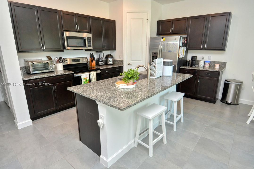 Recently Sold: $449,900 (3 beds, 2 baths, 1746 Square Feet)
