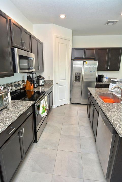 Recently Sold: $449,900 (3 beds, 2 baths, 1746 Square Feet)