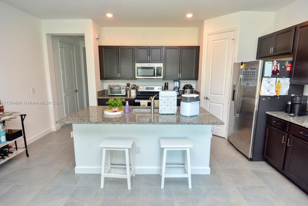Recently Sold: $449,900 (3 beds, 2 baths, 1746 Square Feet)