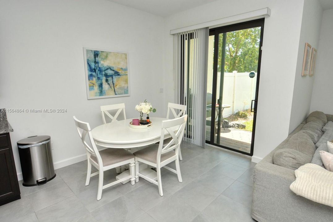 Recently Sold: $449,900 (3 beds, 2 baths, 1746 Square Feet)