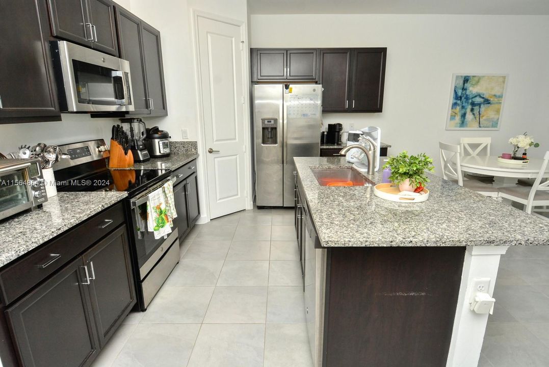 Recently Sold: $449,900 (3 beds, 2 baths, 1746 Square Feet)