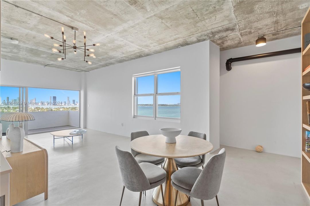 For Sale: $1,545,000 (2 beds, 2 baths, 1287 Square Feet)