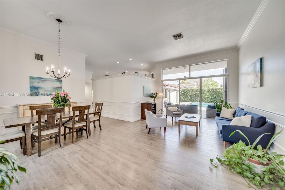 Active With Contract: $1,000,000 (5 beds, 2 baths, 2676 Square Feet)