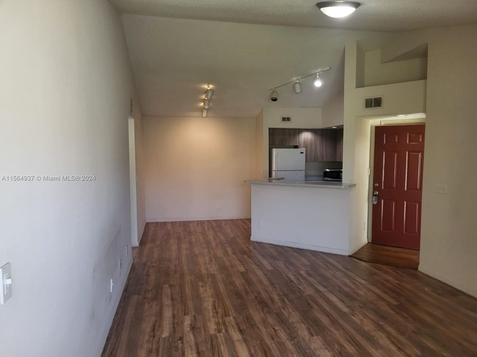 Recently Rented: $1,850 (1 beds, 1 baths, 743 Square Feet)