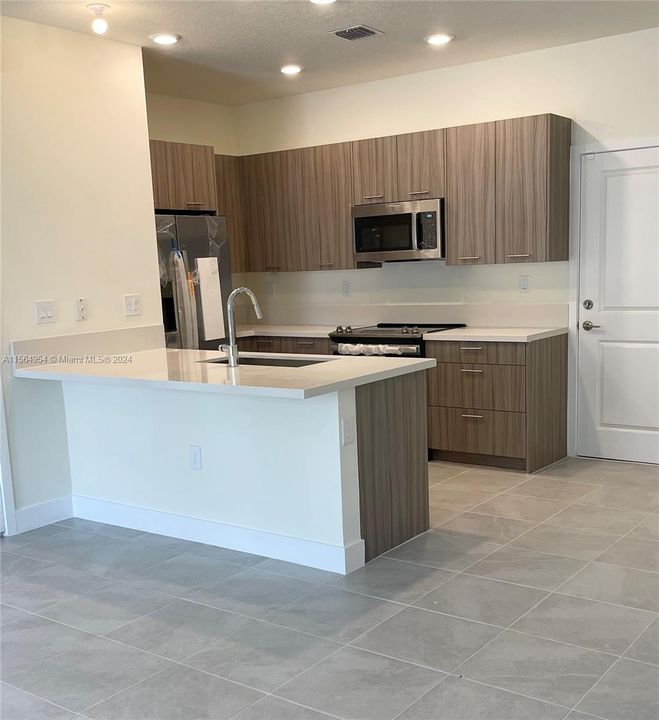 Active With Contract: $3,800 (3 beds, 2 baths, 1424 Square Feet)