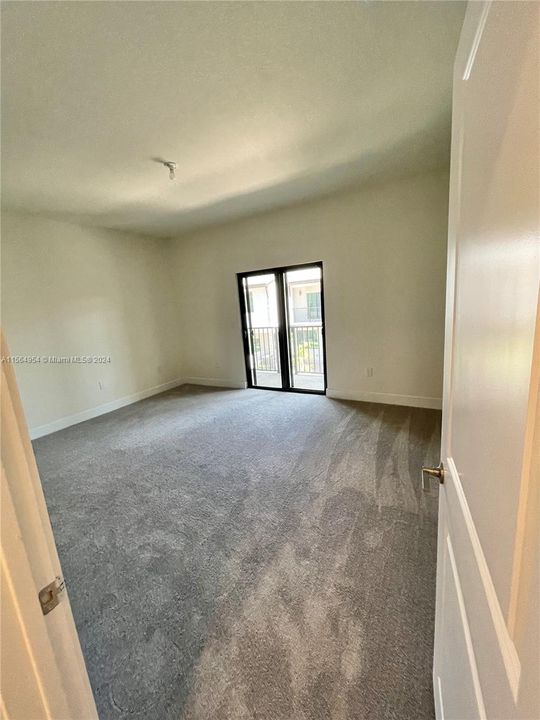 Recently Rented: $3,800 (3 beds, 2 baths, 1424 Square Feet)