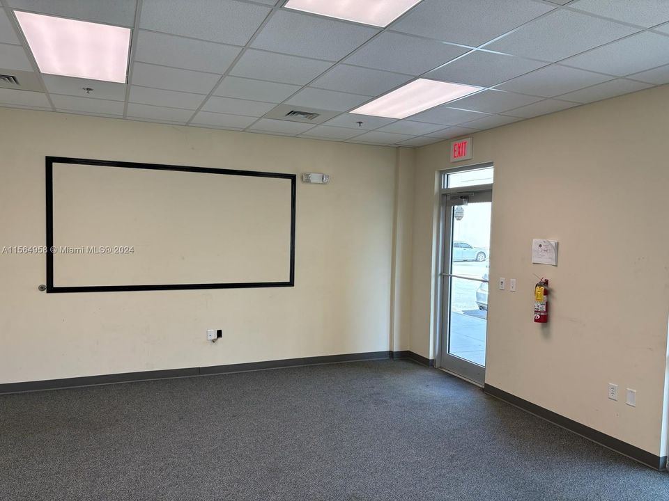 最近租的: $4,875 (0 贝兹, 0 浴室, 0 平方英尺)