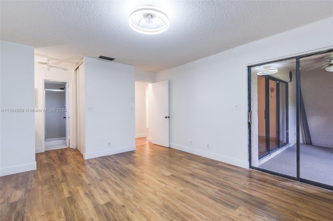 For Sale: $269,900 (2 beds, 2 baths, 970 Square Feet)