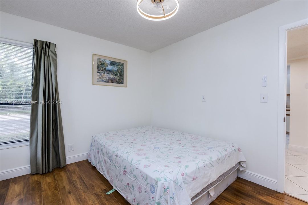 For Sale: $269,900 (2 beds, 2 baths, 970 Square Feet)