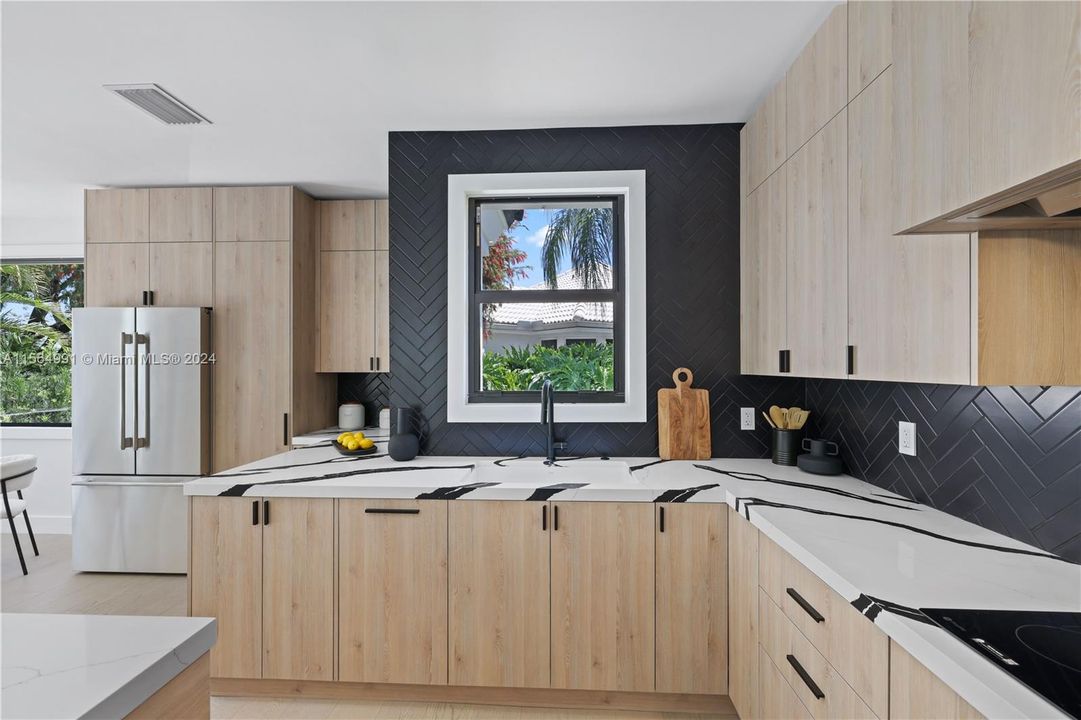 最近售出: $3,249,000 (3 贝兹, 3 浴室, 3411 平方英尺)