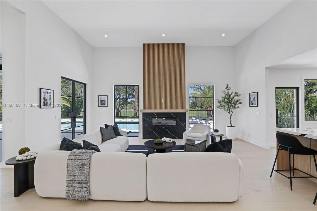 最近售出: $3,249,000 (3 贝兹, 3 浴室, 3411 平方英尺)