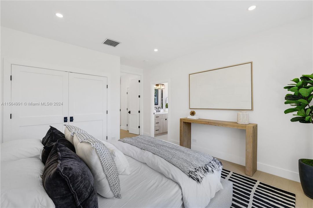 最近售出: $3,249,000 (3 贝兹, 3 浴室, 3411 平方英尺)