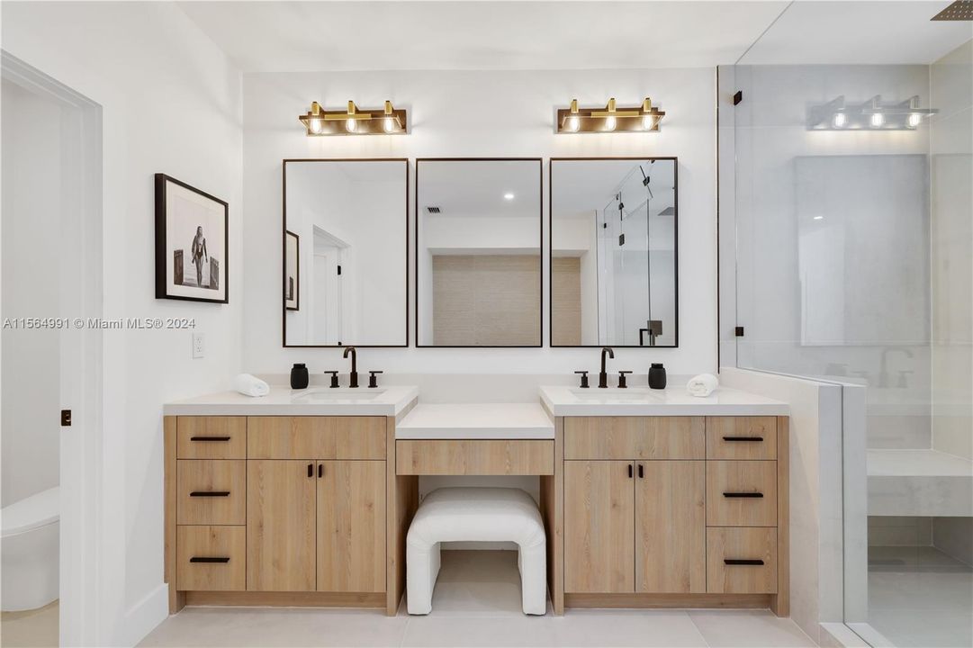 最近售出: $3,249,000 (3 贝兹, 3 浴室, 3411 平方英尺)