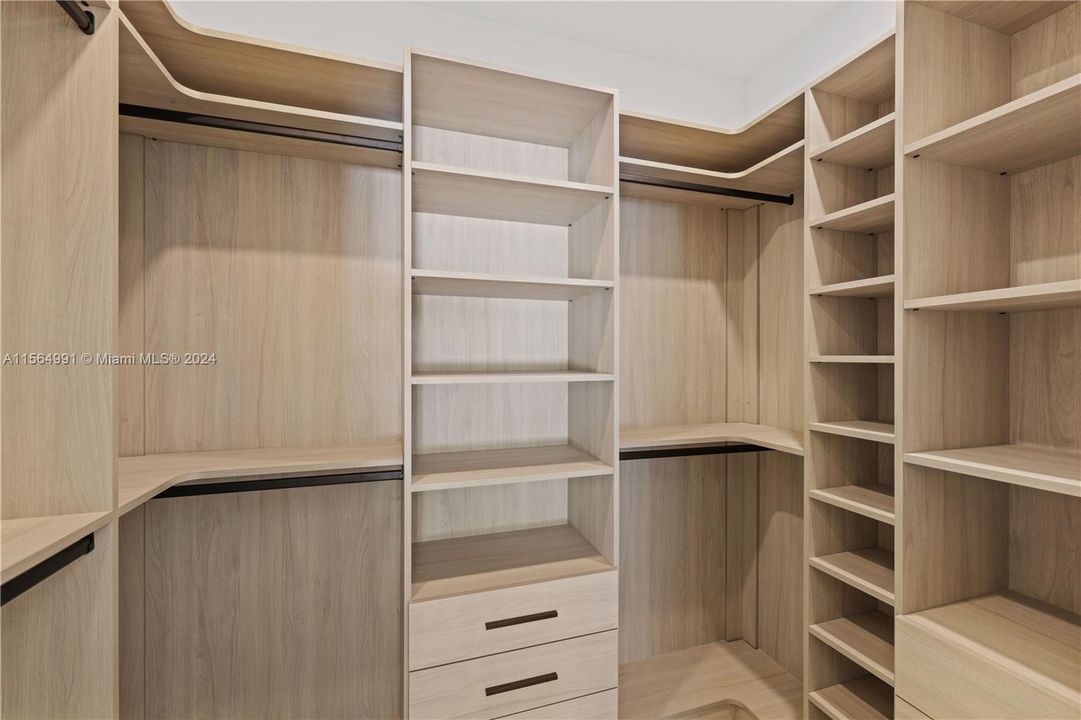 最近售出: $3,249,000 (3 贝兹, 3 浴室, 3411 平方英尺)