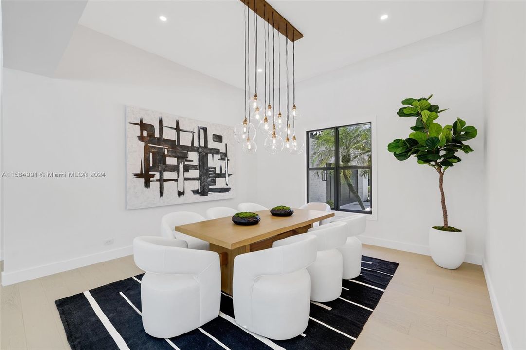 最近售出: $3,249,000 (3 贝兹, 3 浴室, 3411 平方英尺)