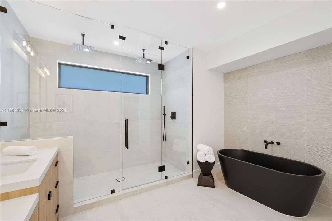 最近售出: $3,249,000 (3 贝兹, 3 浴室, 3411 平方英尺)