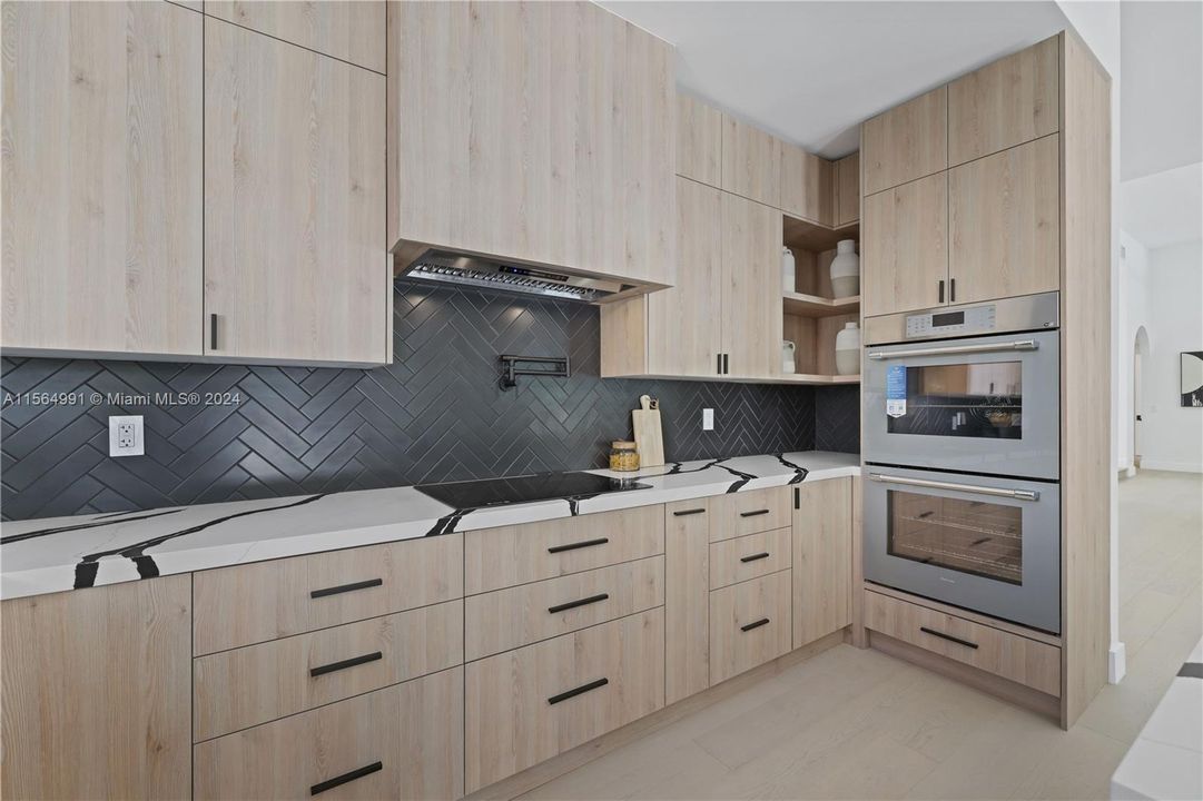 最近售出: $3,249,000 (3 贝兹, 3 浴室, 3411 平方英尺)