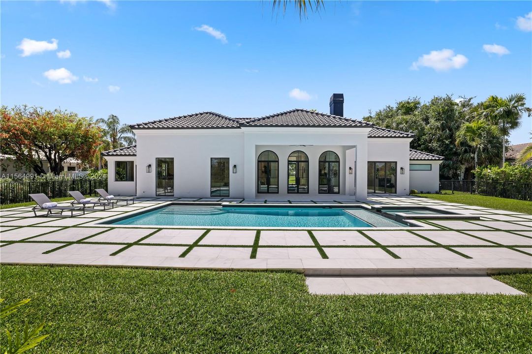 最近售出: $3,249,000 (3 贝兹, 3 浴室, 3411 平方英尺)