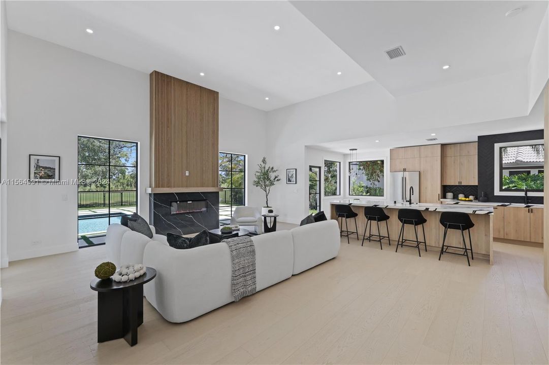 最近售出: $3,249,000 (3 贝兹, 3 浴室, 3411 平方英尺)