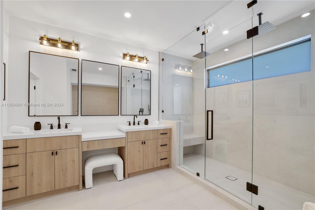 最近售出: $3,249,000 (3 贝兹, 3 浴室, 3411 平方英尺)