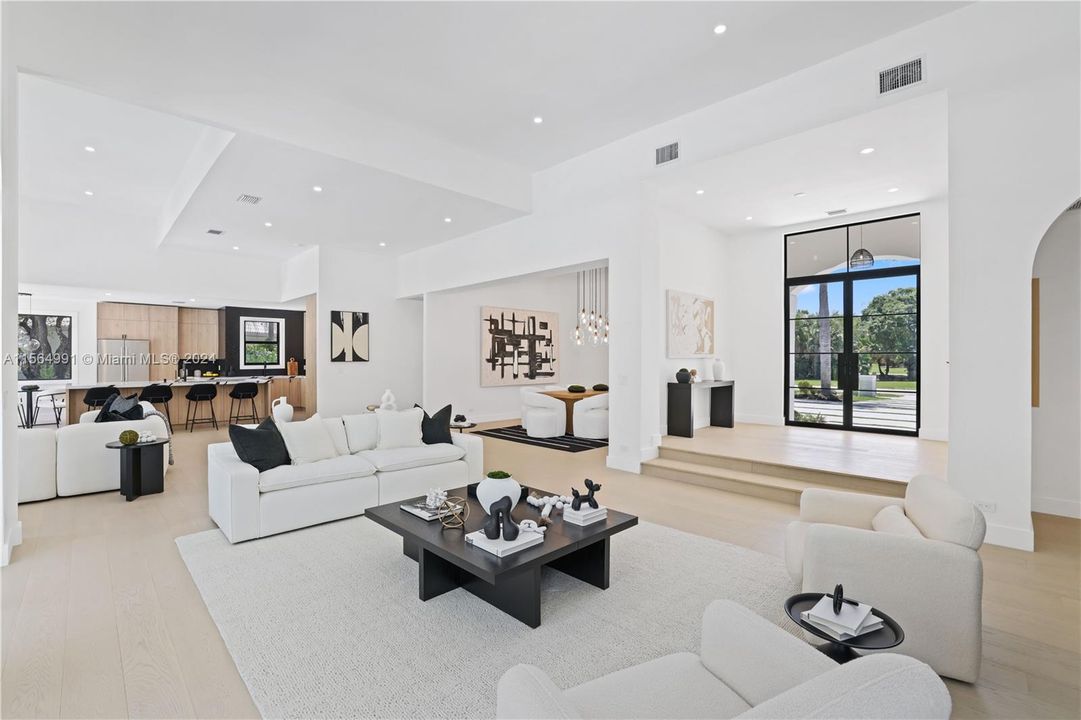 最近售出: $3,249,000 (3 贝兹, 3 浴室, 3411 平方英尺)