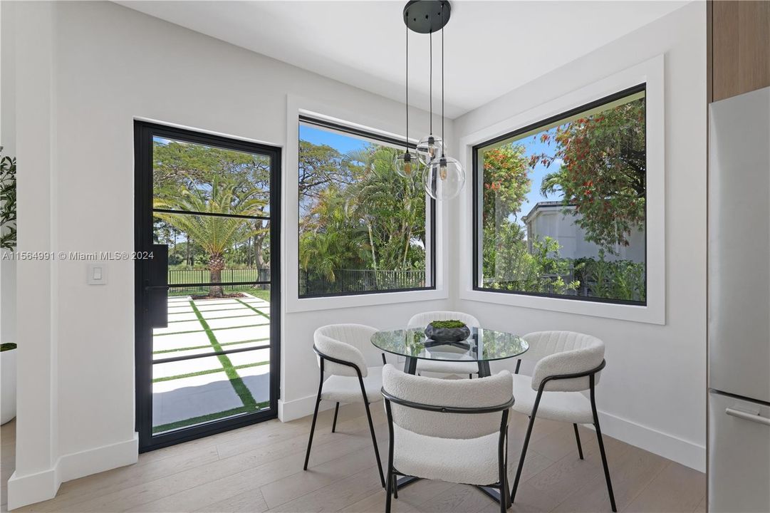 最近售出: $3,249,000 (3 贝兹, 3 浴室, 3411 平方英尺)