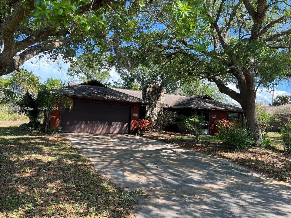 Recently Sold: $300,000 (3 beds, 2 baths, 1398 Square Feet)