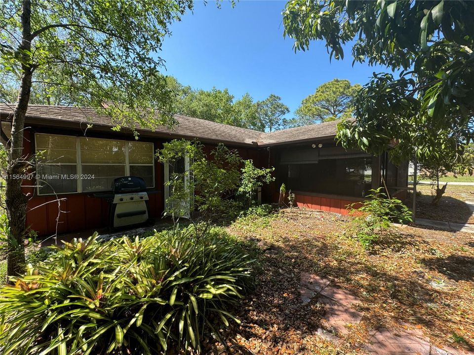 Недавно продано: $300,000 (3 спален, 2 ванн, 1398 Квадратных фут)