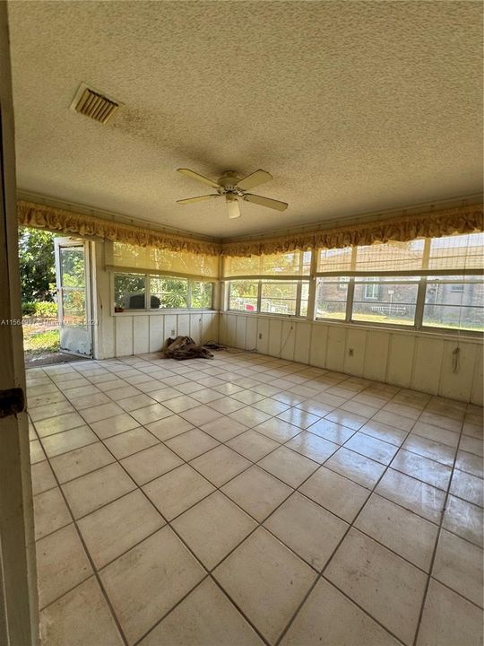 Недавно продано: $300,000 (3 спален, 2 ванн, 1398 Квадратных фут)