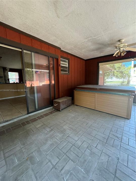 Недавно продано: $300,000 (3 спален, 2 ванн, 1398 Квадратных фут)