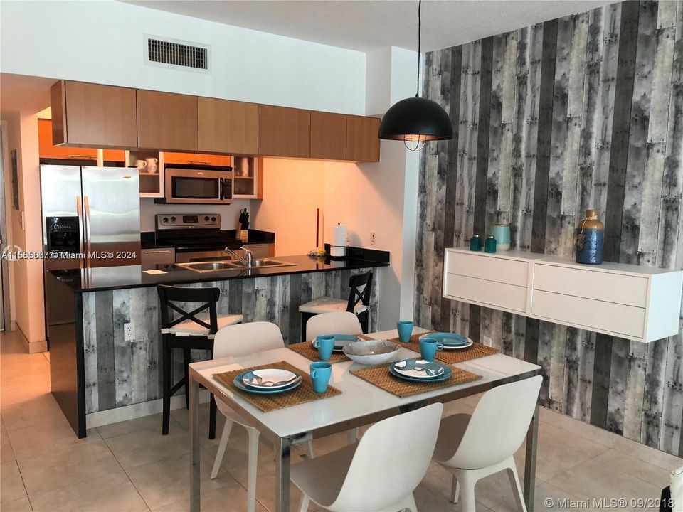 For Sale: $375,000 (1 beds, 1 baths, 825 Square Feet)