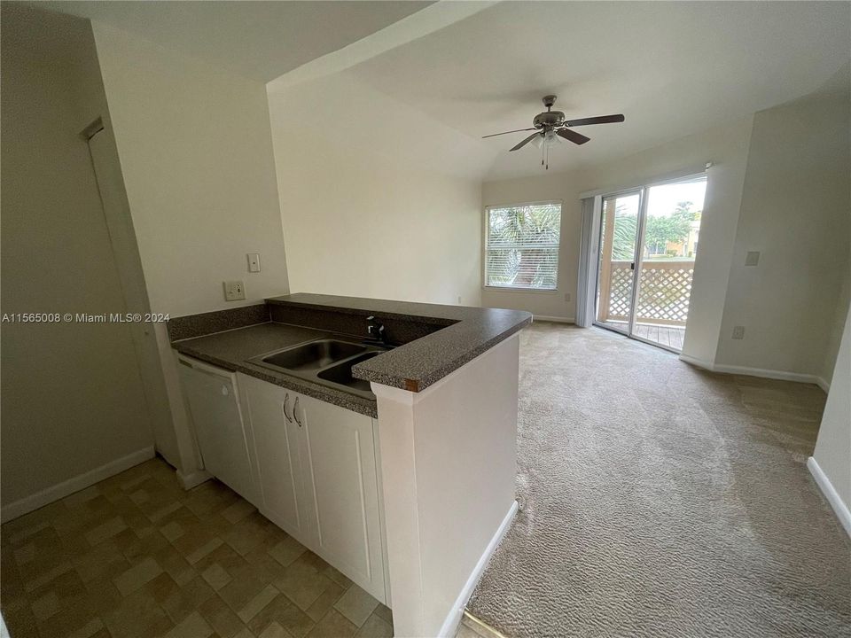 Recently Rented: $1,290 (1 beds, 1 baths, 533 Square Feet)